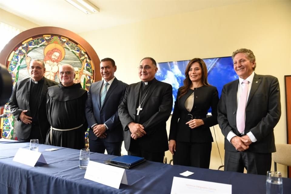 Organización conjunta del Gobierno del Estado, Ayuntamientos e Iglesia.