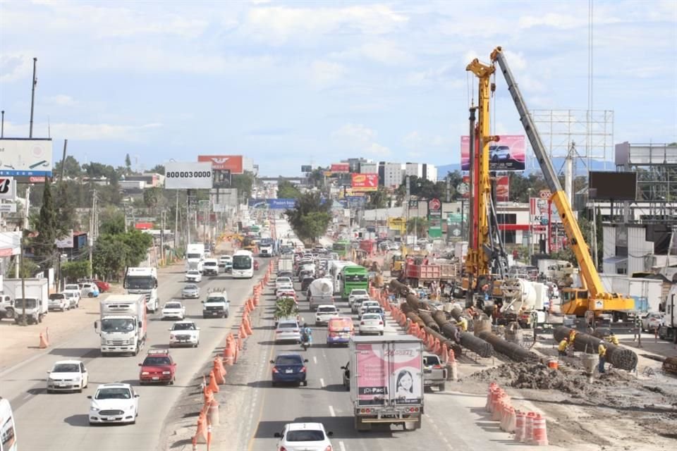 El Gobernador de Jalisco fijó este lunes los plazos de terminación de obras de movilidad que se realizan en el Área Conurbada a Guadalajara.