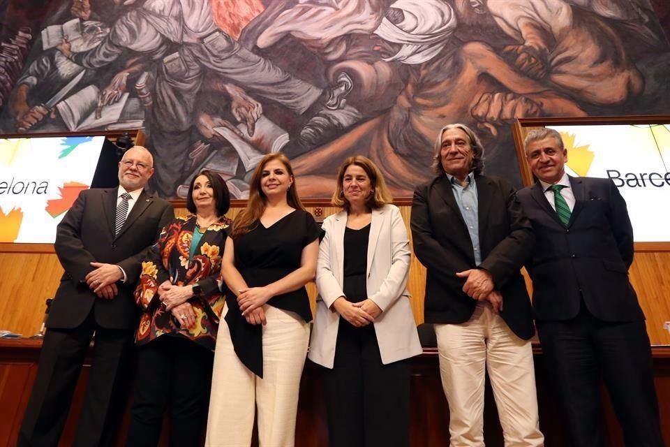 José Trinidad Padilla, Marisol Schulz, Karla Planter, Ana Guitart, Xavier Marcé y Héctor Raúl Solís durante la presentación del programa de la FIL.
