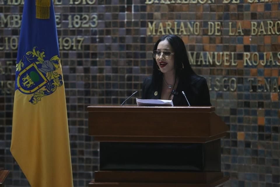 Acusando violencia política, la diputada Brenda Guadalupe Carrera anunció su salida de la bancada de Morena y su integración al Partido Verde.