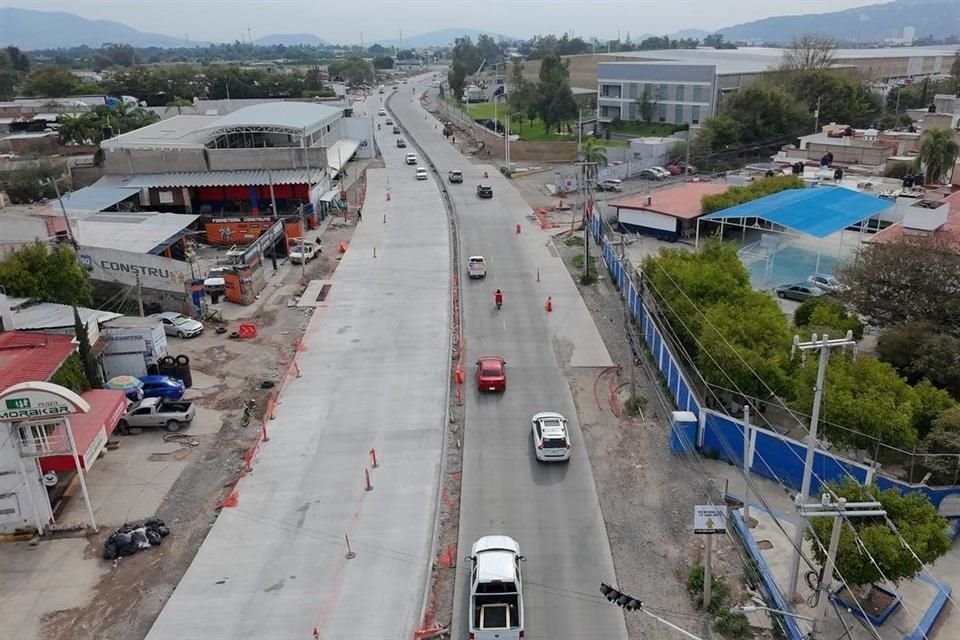 Un tramo más fue liberado la tarde de este martes sobre la Avenida Camino Real a Colima, tras las obras de repavimentación.
