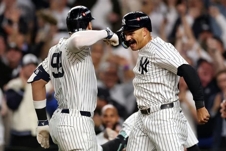 Aaron Judge (izq.) fue el motor de Nueva York al impulsar 4 carreras.
