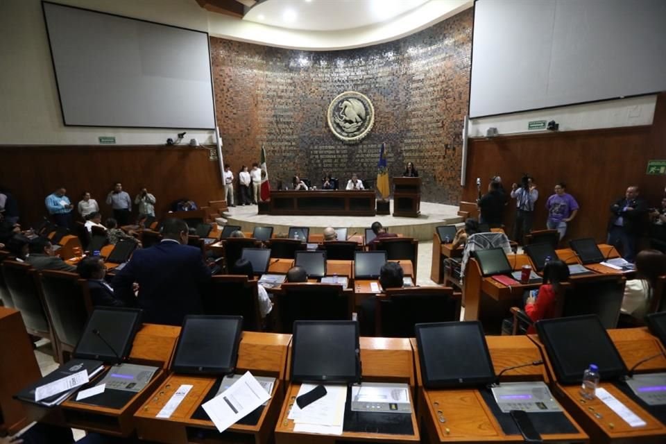 La reforma judicial impulsada por la Oposición -tras un madruguete, al no incluir a Movimiento Ciudadano- se tambalea en el Congreso local.