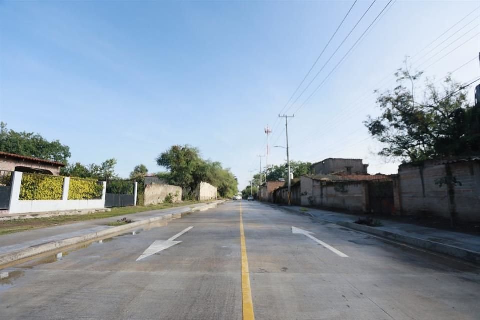 Al inaugurar la pavimentación de la Calle Lázaro Cárdenas, en Lomas de Tejeda, el Gobierno de Tlajomulco prometió una garantía de hasta 60 años.