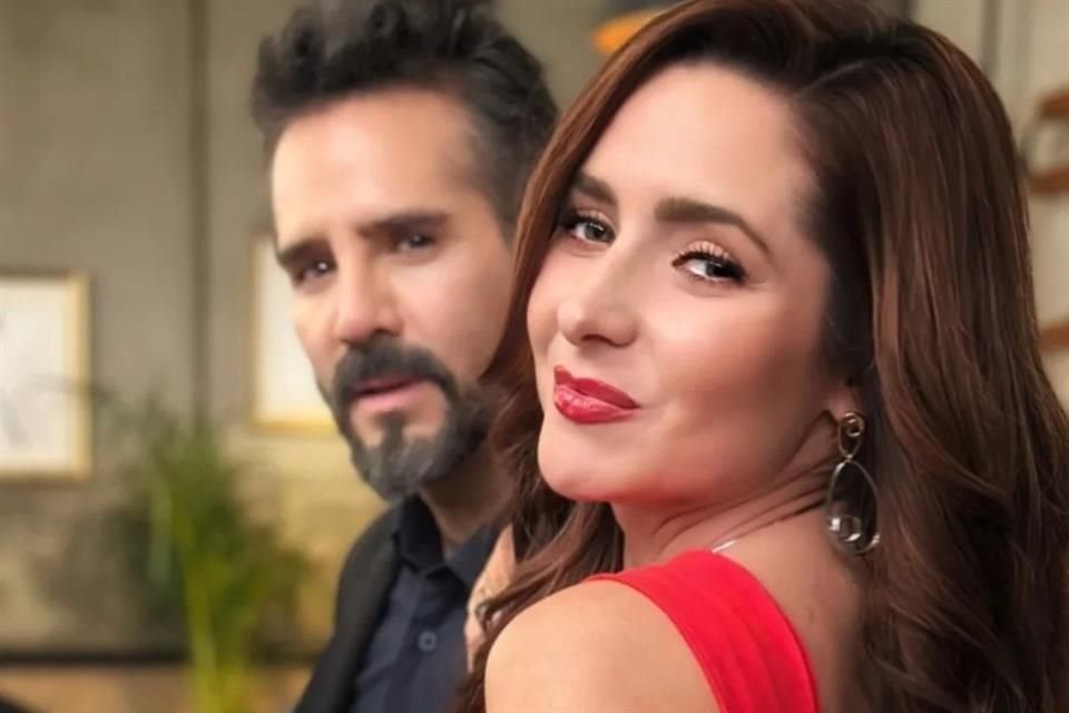 Con un elenco encabezado por Ariadne Díaz, José Ron, Daniela Luján, Martín Ricca, Miguel Martínez y María Chacón, entre otros, la historia da un salto en el tiempo de cinco años.