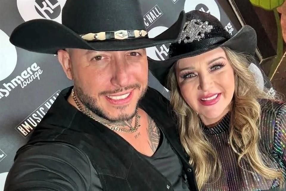 Alicia estuvo acompañada de su actual novio, el tiktoker Cibad Hernández, de quien afirmó sentirse muy enamorada.