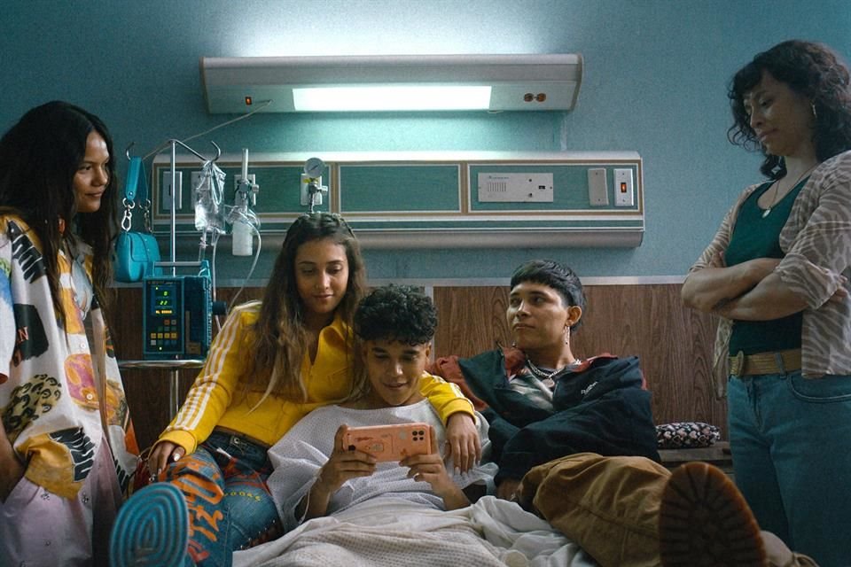 Luego de sobrevivir a una balacera, el protagonista de la serie 'VGLY' se plantea si continuar en la música y cuestiona sus lealtades.