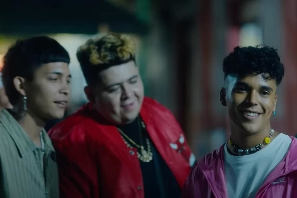 A lo largo de 10 episodios, el mensaje, según uno de sus protagonistas, Juan Daniel García Treviño, es asumir la responsabilidad de cómo se transforma la historia.