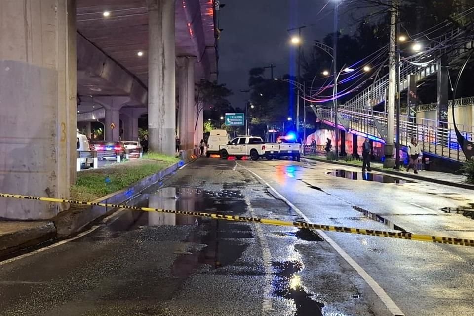 Aunque intentó escapar acelerando la marcha de su camioneta, fue alcanzado por hombres en motocicleta que le dispararon.