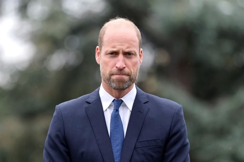 Príncipe William, visiblemente conmovido, habla sobre suicidio con una viuda; lanza fundación de prevención junto a Kate Middleton.