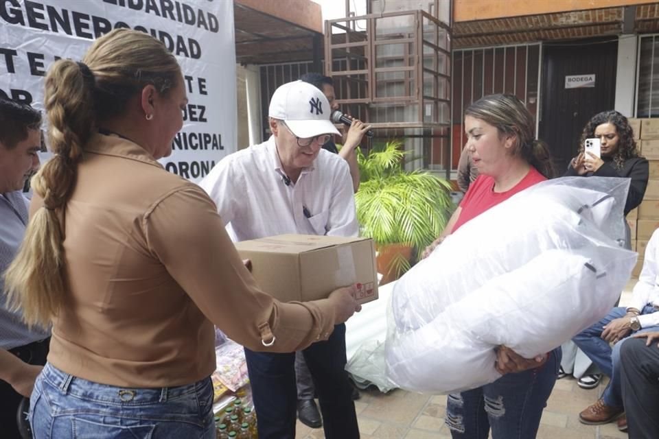 Entrega de donaciones para los damnificados de la inundación del pasado 29 de septiembre.
