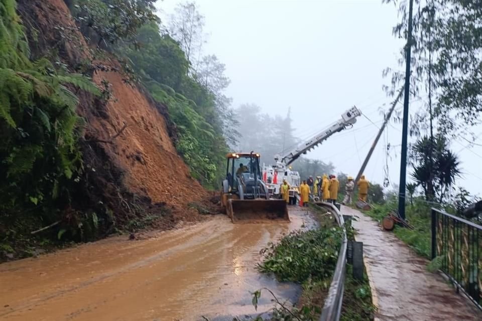 Las lluvias afectaron 982 kilómetros de carreteras federales en Hidalgo, Puebla, SLP, Querétaro y Veracruz.