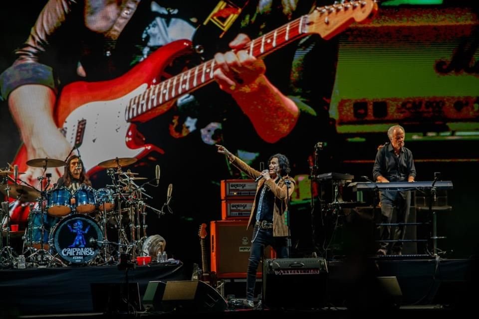 Caifanes se presentó en las Fiestas de Octubre, provocando euforia de sus fans; algunos acamparon desde un día antes.