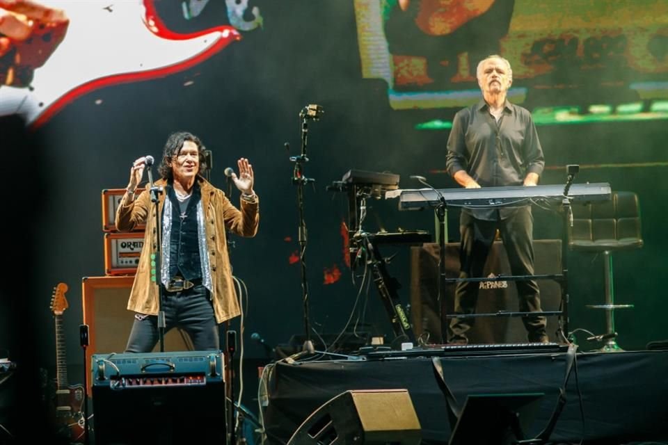 Caifanes se presentó en las Fiestas de Octubre, provocando euforia de sus fans; algunos acamparon desde un día antes.