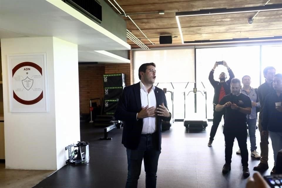 Aníbal Fájer, presidente del Atlas, exhibió las instalaciones de la Academia AGA, donde la Selección entrenó para duelo ante Ecuador.