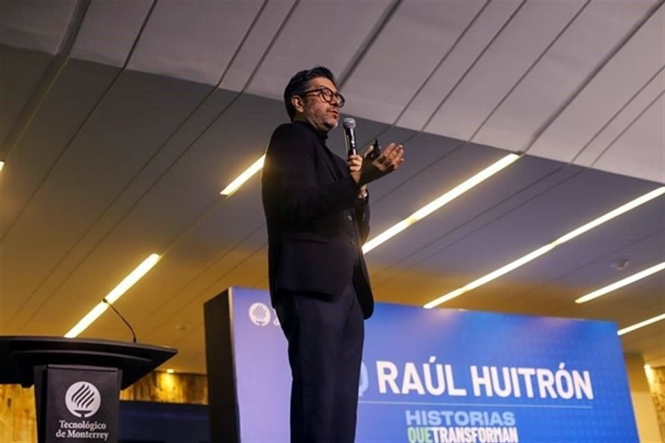 El arquitecto invitó a los jóvenes a reflexionar, pensar y accionar la posibilidad de cambio y transformación en su propio entorno.