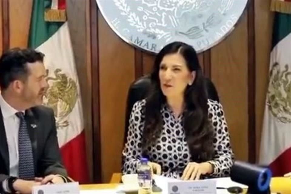 La Presidenta de la Cámara de Diputados, Kenia López, con Larry Rubin, presidente de la American Society of México.
