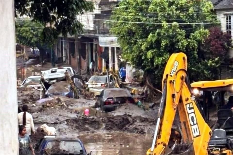 A través de un video, la Mandataria federal presentó un balance del estado que guardan los 108 municipios de cinco estados del País afectados por las inundaciones, los deslaves, el lodo, los cortes de energía y la falta de servicios.