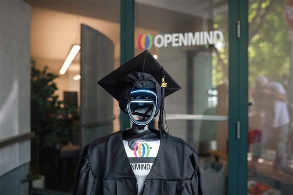 OpenMind trabaja con robots humanoides de la marca china Unitree debido a que Estados Unidos no tiene un mercado ni producción de robótica humanoide.