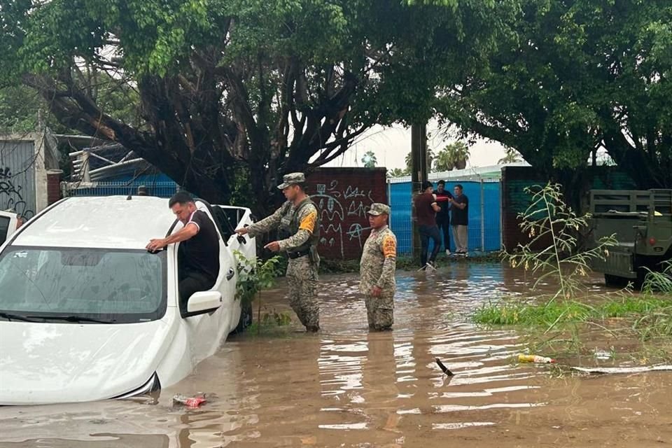 Luego de que la tormenta tropical 'Raymond' afectó a más de mil 260 casas en Puerto Vallarta, autoridades harán declaratoria de emergencia.