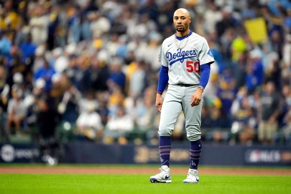 En la novena, Mookie Betts negoció base por bolas con casa llena y Max Muncy abotó la segunda de caballito.