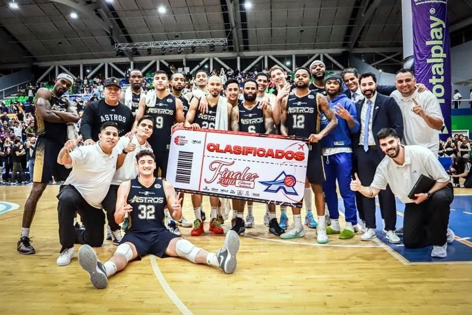 Astros completaron la barrida ante Halcones, a los que vencieron 101-58, con lo que aseguraron su lugar en la Final de Zona de la LNBP.