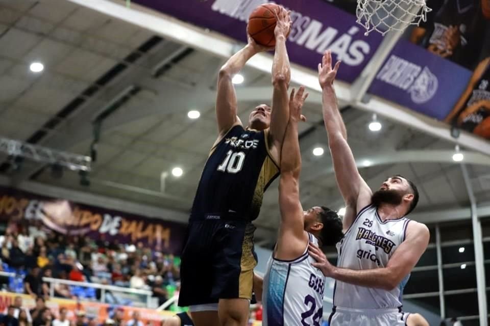Astros completaron la barrida ante Halcones, a los que vencieron 101-58, con lo que aseguraron su lugar en la Final de Zona de la LNBP.