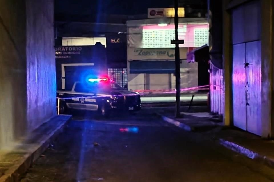 Un hombre murió y dos personas más resultaron lesionadas luego de una agresión a balazos registrada en la Colonia Constitución, en Zapopan.