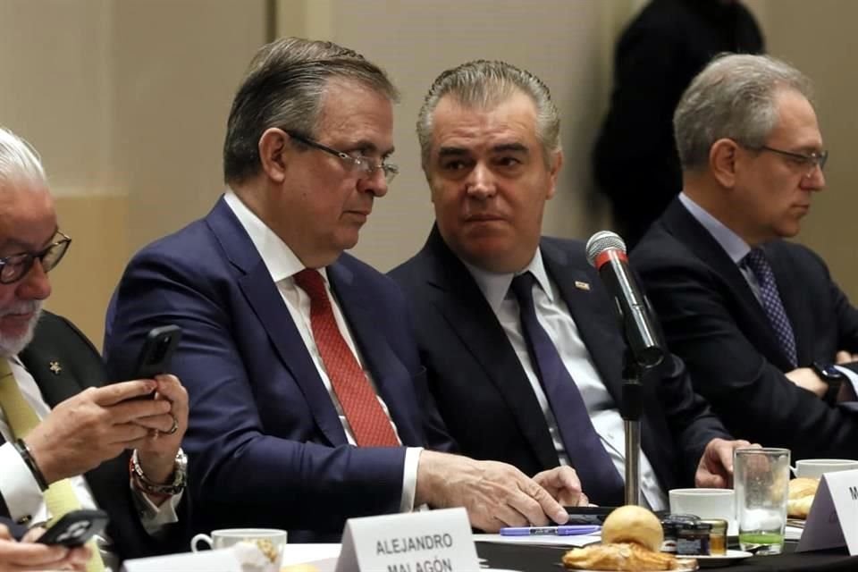 Ebrard dijo que la revisión de aranceles no sería para todo el comercio exterior.