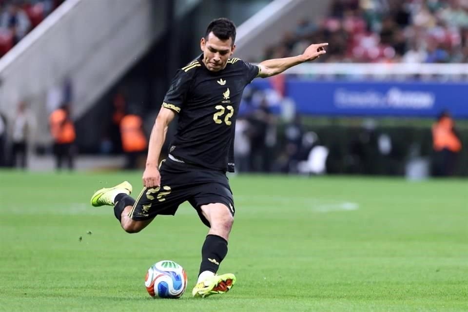 'Chucky' Lozano tuvo el 2-0, pero cruzó demasiado su disparo.