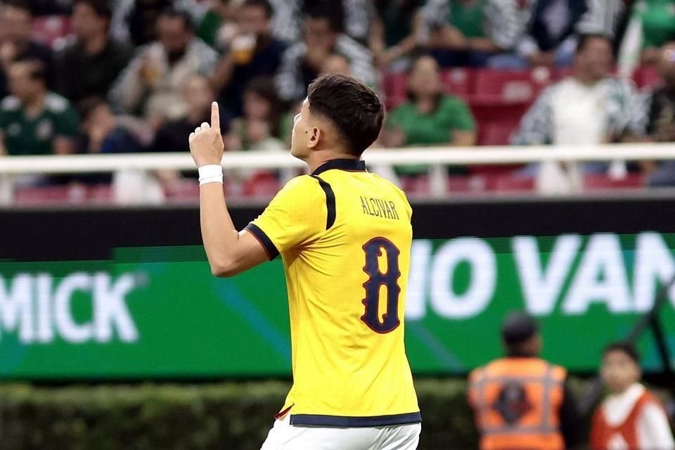 México pagó caro el desperdiciar las oportunidades, y tras revisión del VAR, un penal le dio la igualada a Ecuador.