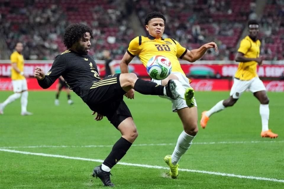 Para el Segundo Tiempo, el técnico tricolor realizó varios movimientos, como el ingreso del 'Chino' Huerta.