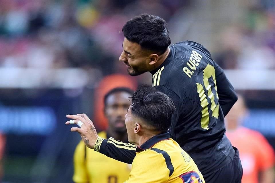 También ingresó el campeón choricero, Alexis Vega, pero no pesó en el encuentro.