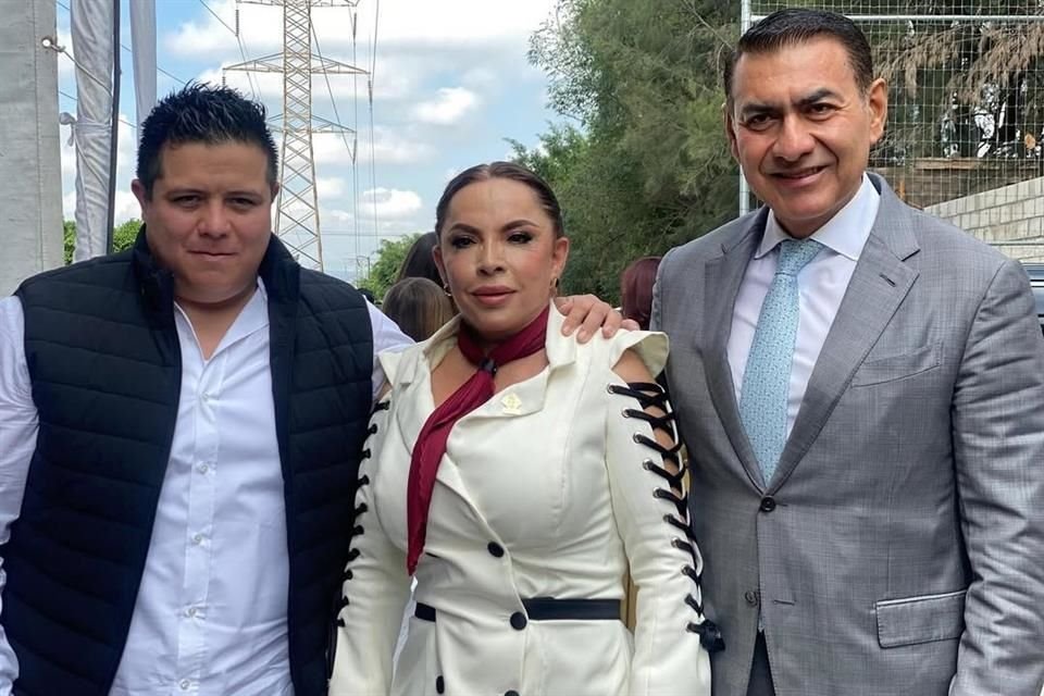 Nazario Ramírez, María Elena Farías y Salvador Zamora, Secretario General del Gobierno de Jalisco.