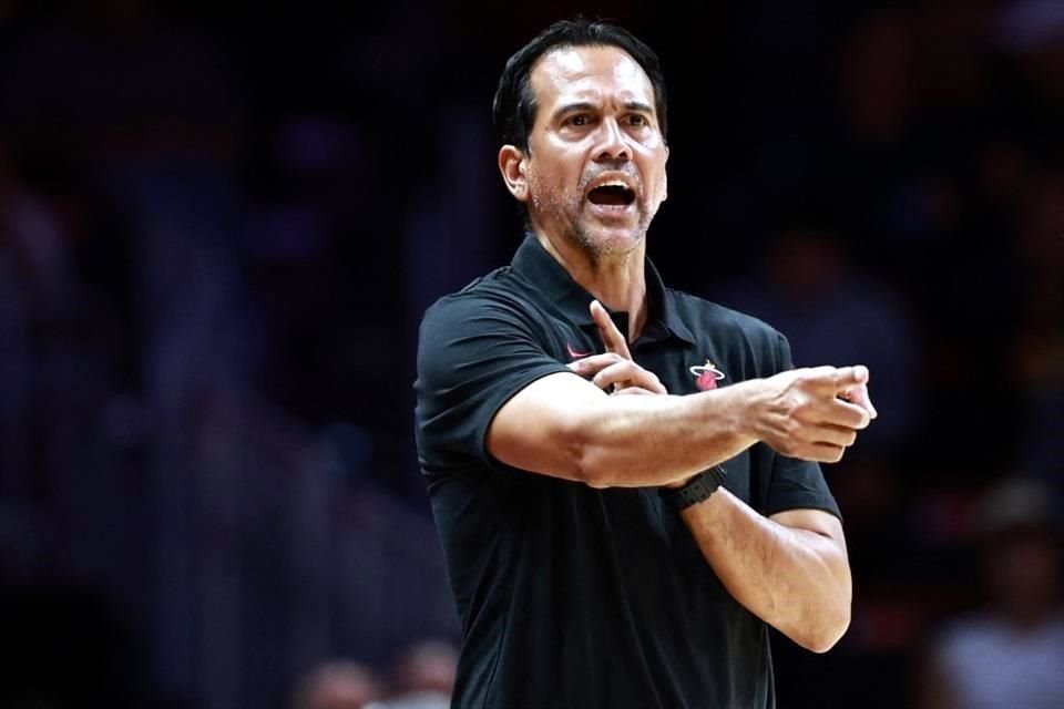 Erik Spoelstra buscará llevar a Estados Unidos a los títulos.