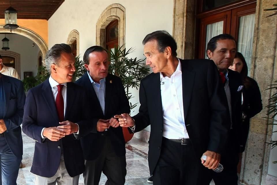 Fernando Quirarte con el Gobernador Pablo Lemus, y el Comisionado de la FMF, Mikel Arriola.