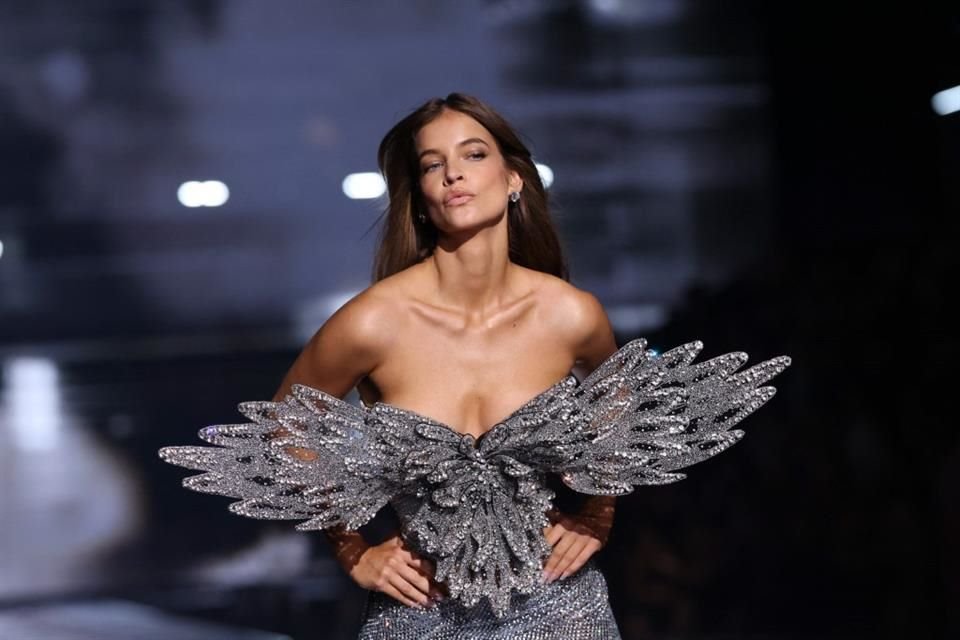 Barbara Palvin mostró la mezcla perfecta de sensualidad con elegancia.