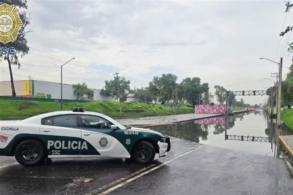 Se encuentra cerrada la circulación, por encharcamiento en ambos sentidos, sobre Gran Canal, entre Eje 3 Norte y San Juan de Aragón, en Gustavo A. Madero.