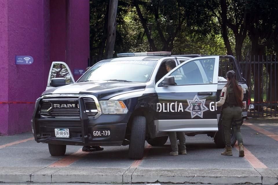 La víctima tenía una herida sangrante en el cráneo, estiman, sería de golpe en un bolardo.