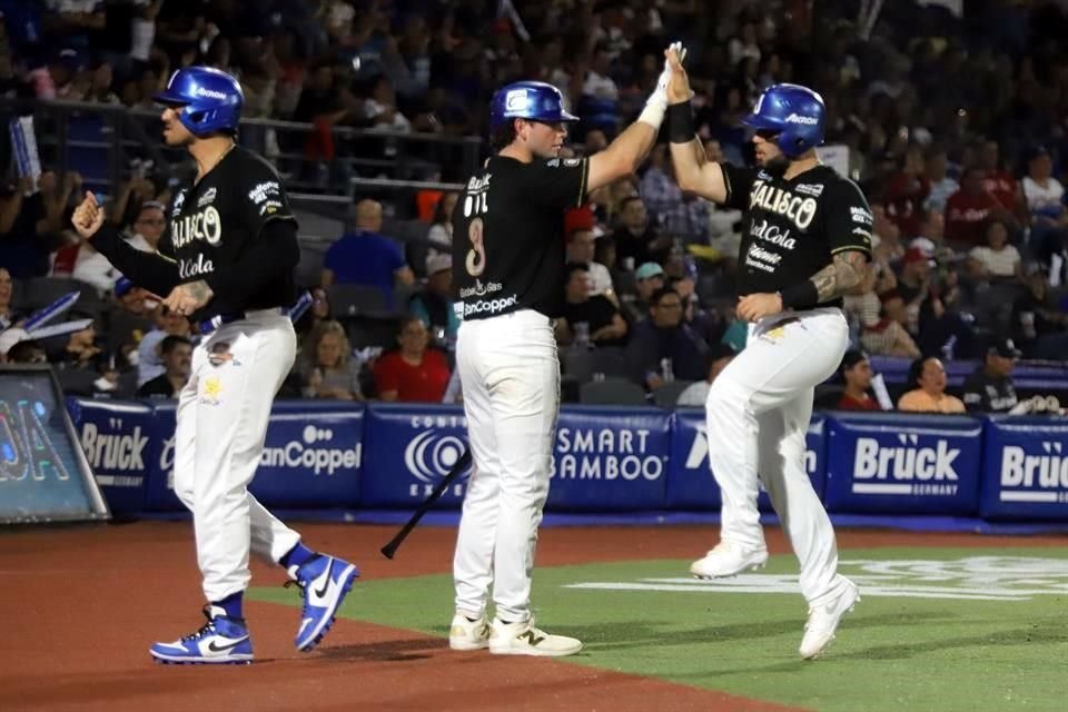 Charros de Jalisco apalearon por 14-2 a los Sultanes de Monterrey, y se pusieron  una sola victoria de avanzar a la Serie de Zona de la LMB.