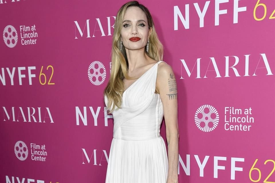Angelina Jolie está lista para reunirse con el director Doug Liman en una nueva película de espías: 'The Iniciative', para Universal Pictures.