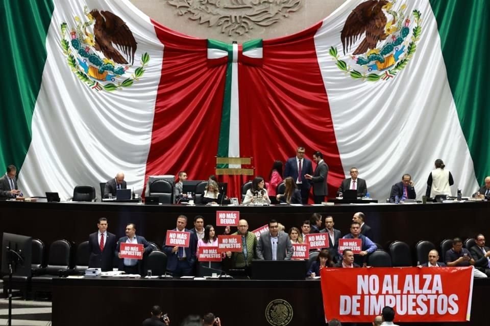 Pese a las protestas de legisladores de Oposición, los cambios al Código Fiscal fueron aprobados con 348 votos a favor y 130 en contra y que fueron turnados al Senado.