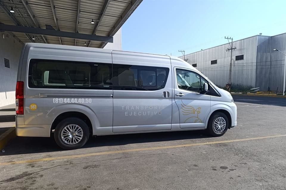 El servicio conecta la terminal aérea con el Centro Histórico, la Nueva Central Camionera, Expo Guadalajara y la Glorieta La Minerva, con salidas cada hora desde el aeropuerto.