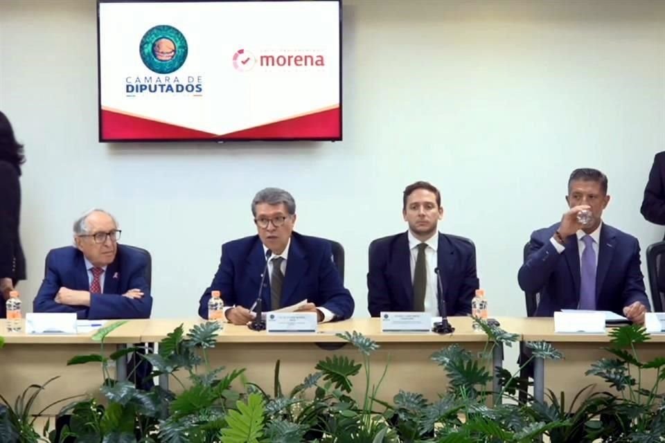 Ricardo Monreal, líder de Morena en la Cámara de Diputados, anunció el acuerdo con la industria refresquera.
