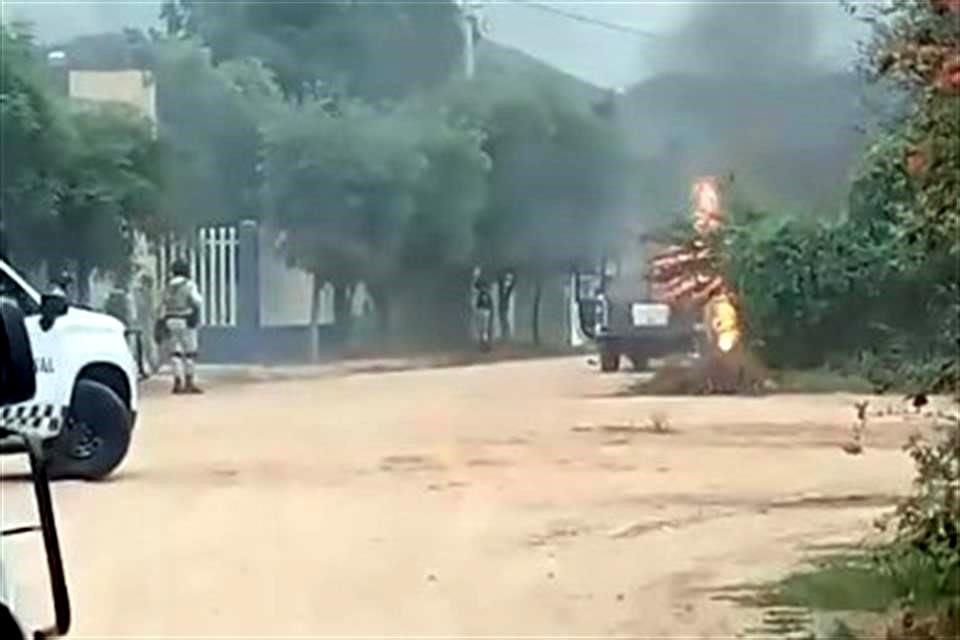 El enfrentamiento armado con civiles en la sindicatura de Tepuche, Culiacán, dejó un saldo de un elemento de la Guardia Nacional (GN) fallecido y dos uniformados heridos.