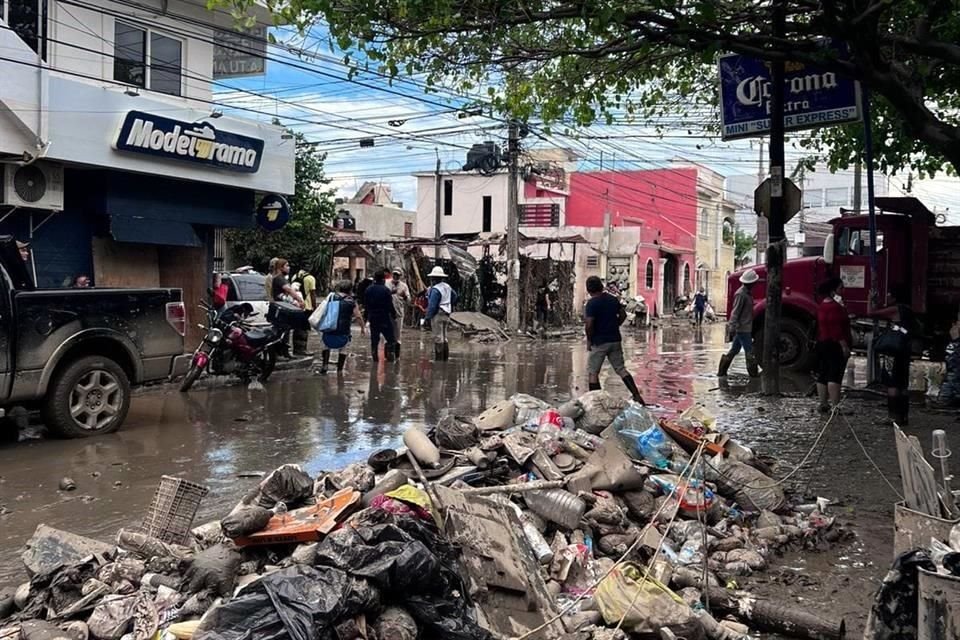 Las tareas de limpieza siguen pendientes en colonias cercanas al río Cazones.
