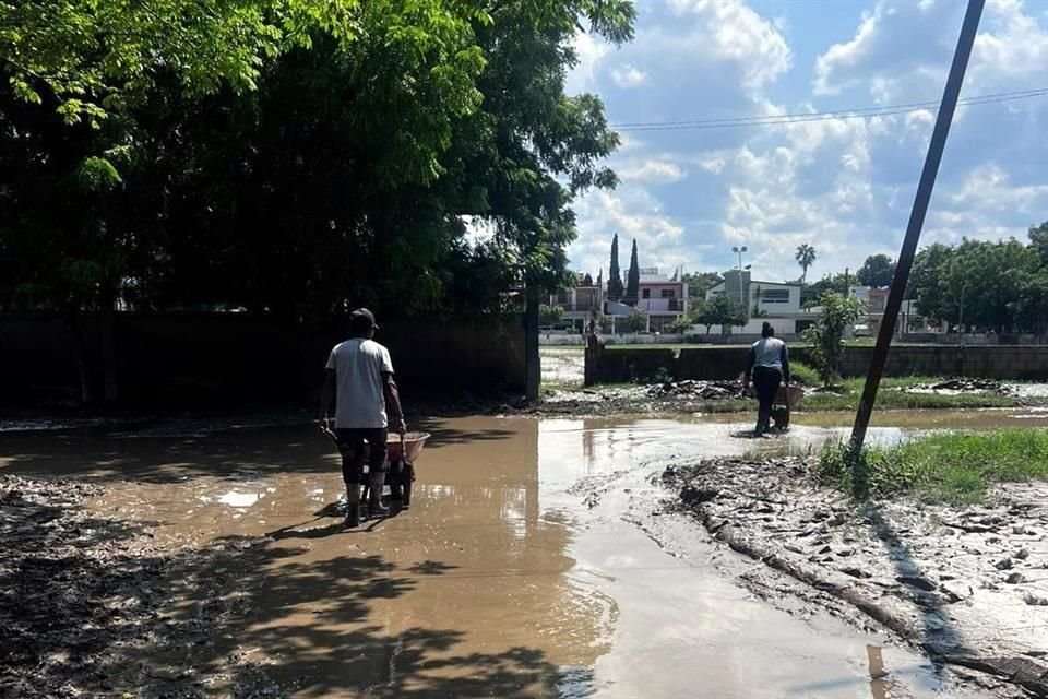 Habitantes aseguran que la ayuda del Gobierno es poca y hay zonas a las que no ha llegado.