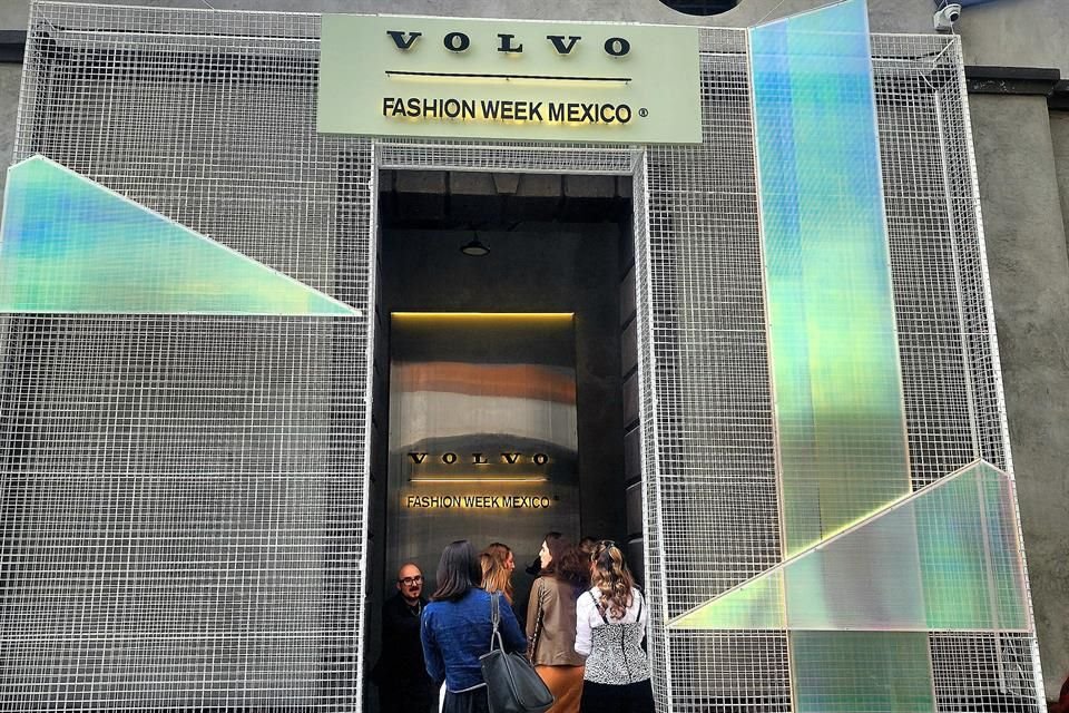 El Fashion Week México 2025, presentado por Volvo, dio inicio bajo un protocolo riguroso y digitalizado.