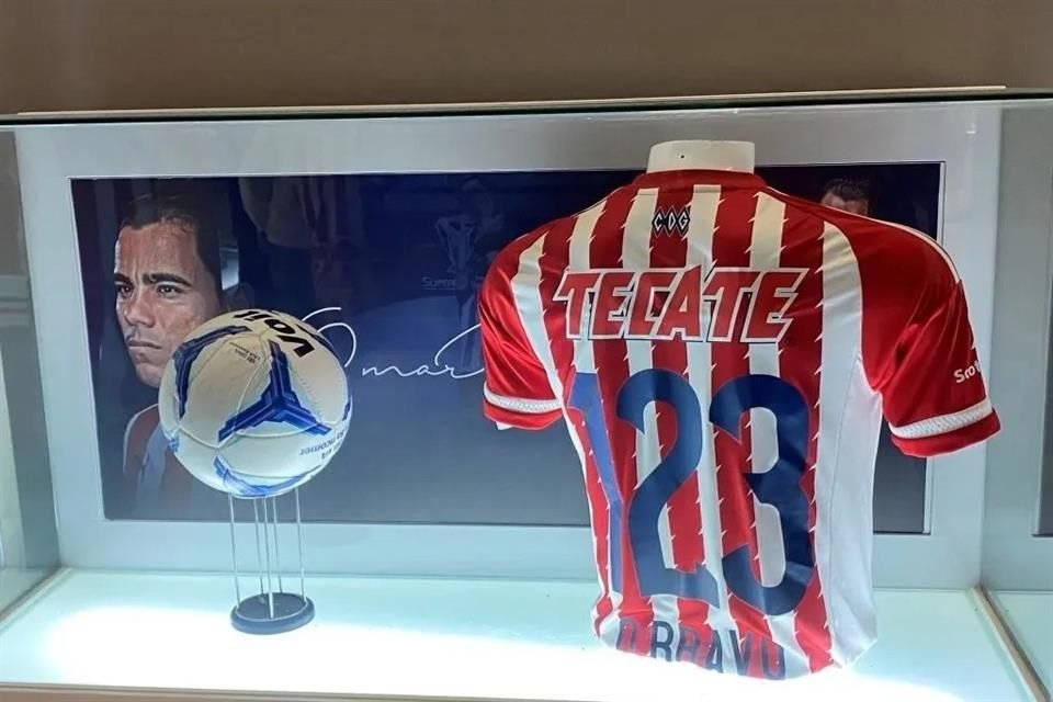 La vitrina dedicada al goleador rojiblanco, donde se exhibía la camiseta de los 123 goles anotados y el balón con el que hizo historia, fue removida del Museo.