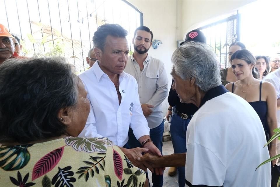 El Gobernador informó que en dos semanas, a más tardar, regresará al municipio costeño para hacer entrega de cheques a familias afectadas por Raymond.